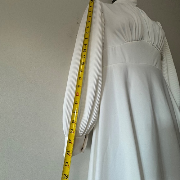 Chic Ivory Wedding Gown with Long Sleeves - Picture 9 of 12